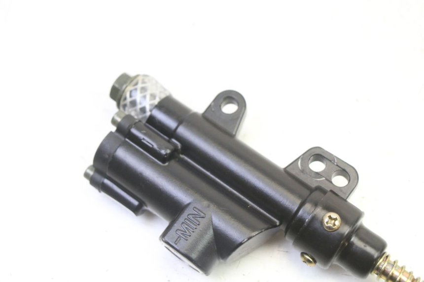 photo de ACHTERREM HOOFDREMSILINDER APOLLO RFZ 125 - Detail van het onderdeel