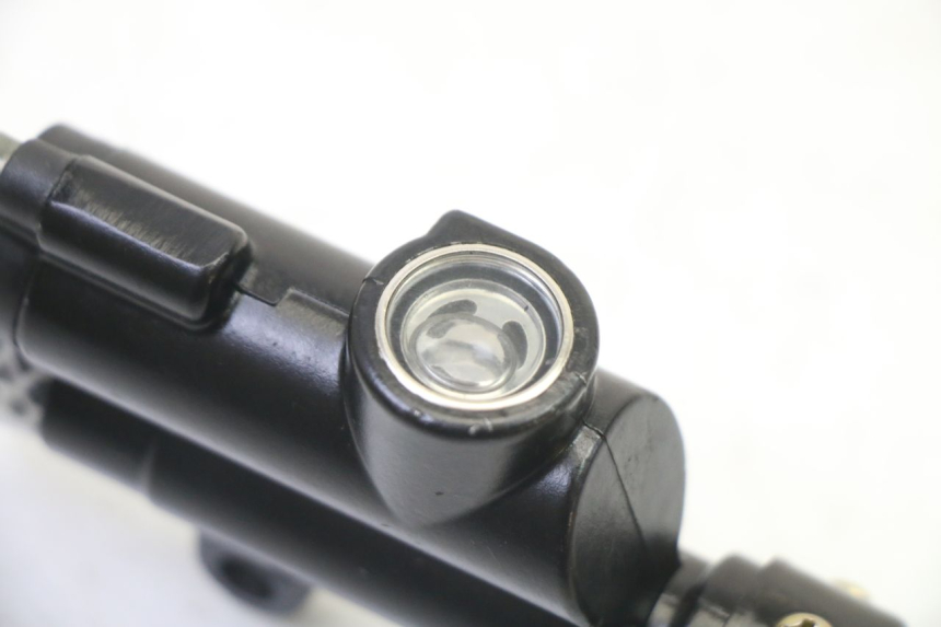 photo de ACHTERREM HOOFDREMSILINDER APOLLO RFZ 125 - Technische close-up