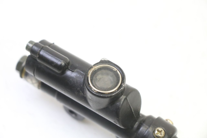 photo de ACHTERREM HOOFDREMSILINDER APOLLO RFZ 125 - Technische close-up