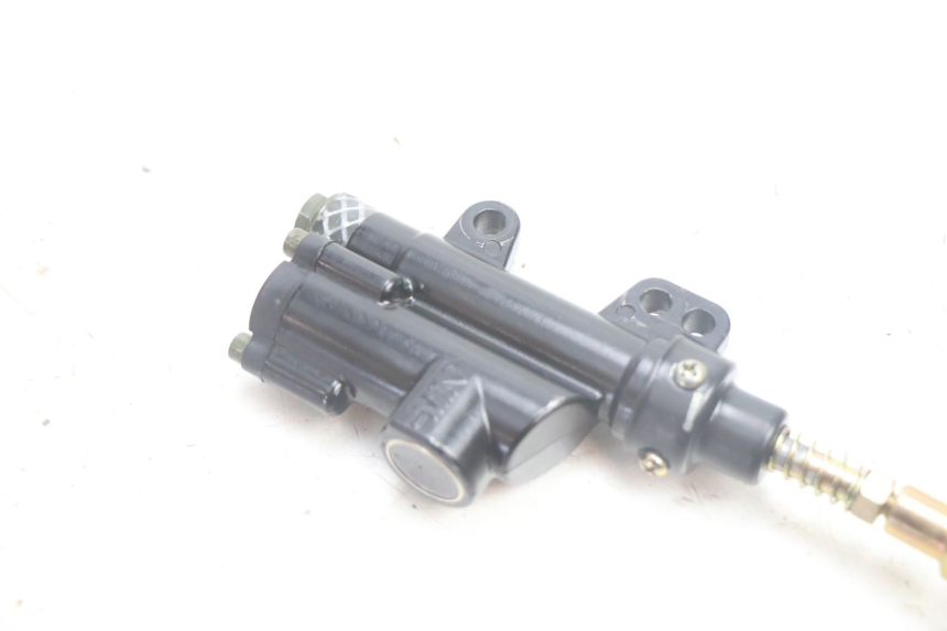 photo de ACHTERREM HOOFDREMSILINDER APOLLO RFZ 150 - Detail van het onderdeel