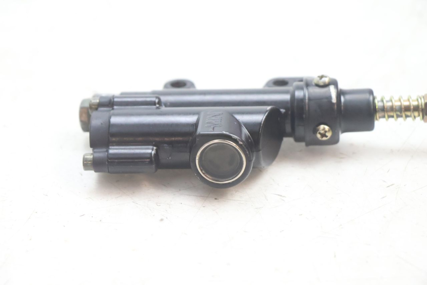 photo de ACHTERREM HOOFDREMSILINDER APOLLO RFZ 150 - Zoom op gebruiksstaat