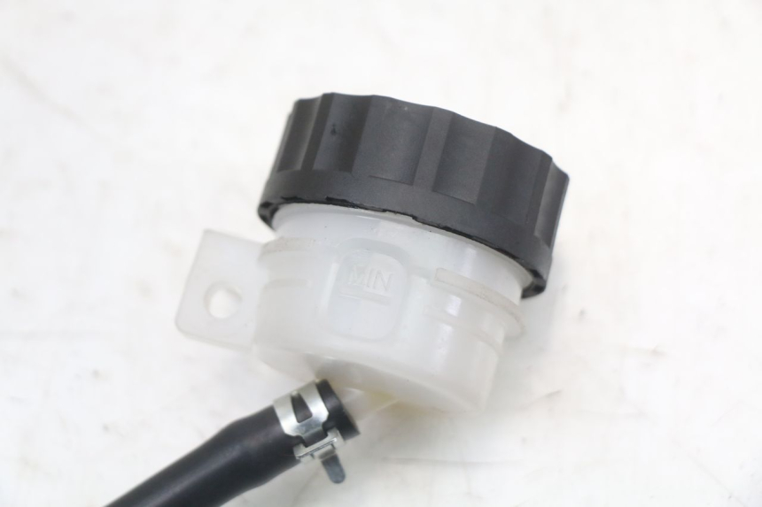 photo de ACHTERREM HOOFDREMSILINDER ROYAL ENFIELD SCRAM 411 (2022 - 2024) - Zoom op gebruiksstaat