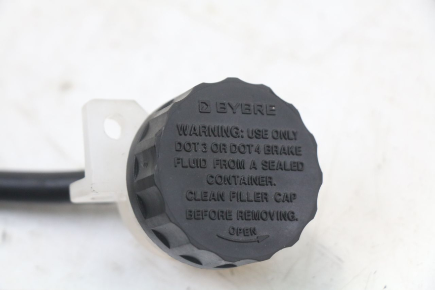 photo de ACHTERREM HOOFDREMSILINDER ROYAL ENFIELD SCRAM 411 (2022 - 2024) - Andere kijkhoek