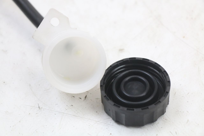 photo de ACHTERREM HOOFDREMSILINDER ROYAL ENFIELD SCRAM 411 (2022 - 2024) - Technische close-up