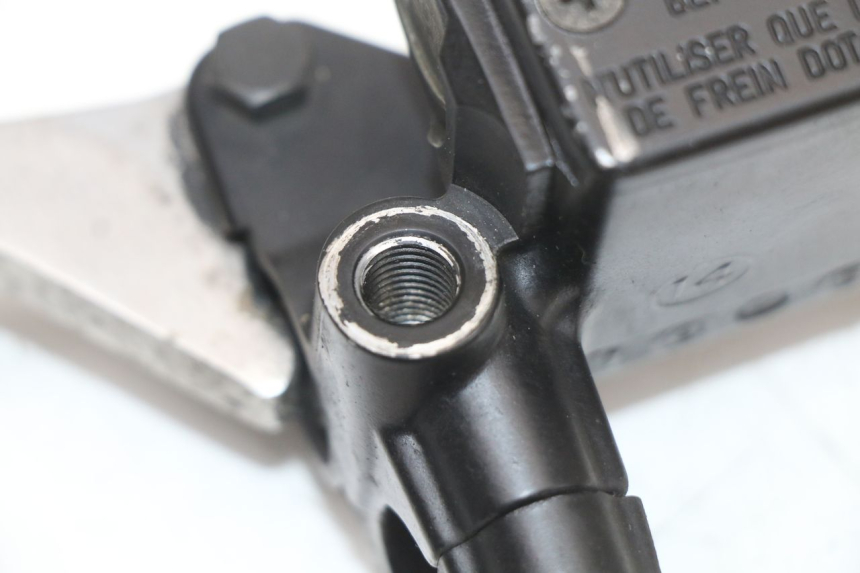 photo de ACHTERREM HOOFDREMSILINDER PEUGEOT SATELIS 125 (2010 - 2012) - Andere kijkhoek