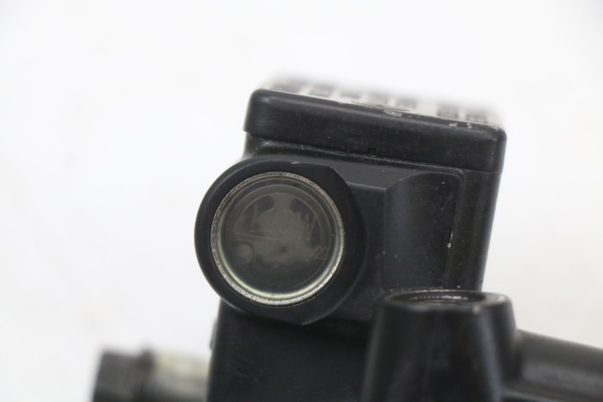 photo de ACHTERREM HOOFDREMSILINDER PEUGEOT SATELIS 125 (2010 - 2012) - Bevestigingspunten