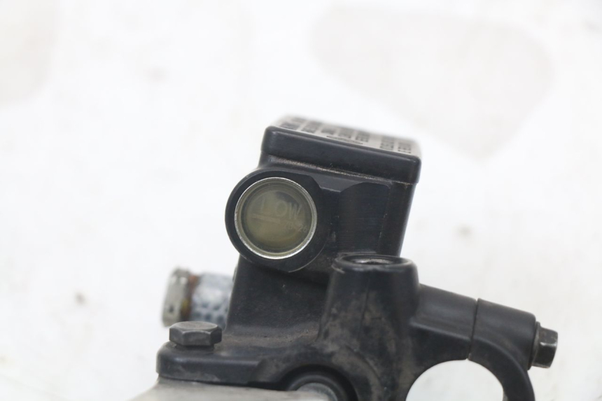 photo de ACHTERREM HOOFDREMSILINDER PEUGEOT SATELIS 125 (2010 - 2012) - Bevestigingspunten