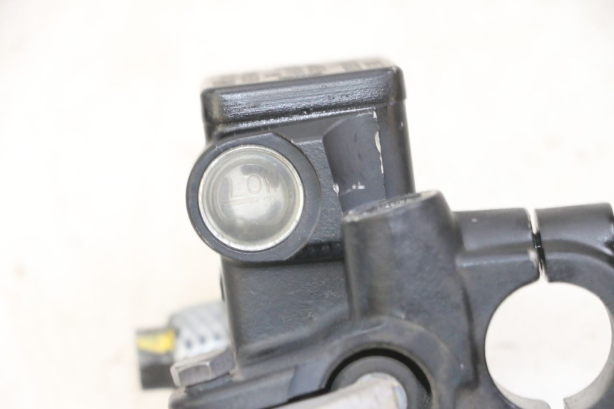 photo de ACHTERREM HOOFDREMSILINDER PEUGEOT SATELIS 125 (2013 - 2018) - Andere kijkhoek