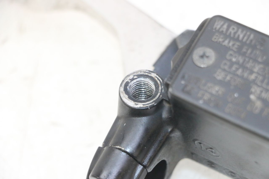 photo de ACHTERREM HOOFDREMSILINDER PEUGEOT SATELIS 125 (2013 - 2018) - Bevestigingspunten