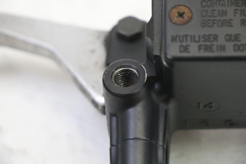 photo de ACHTERREM HOOFDREMSILINDER PEUGEOT SATELIS 250 (2006 - 2012) - Andere kijkhoek