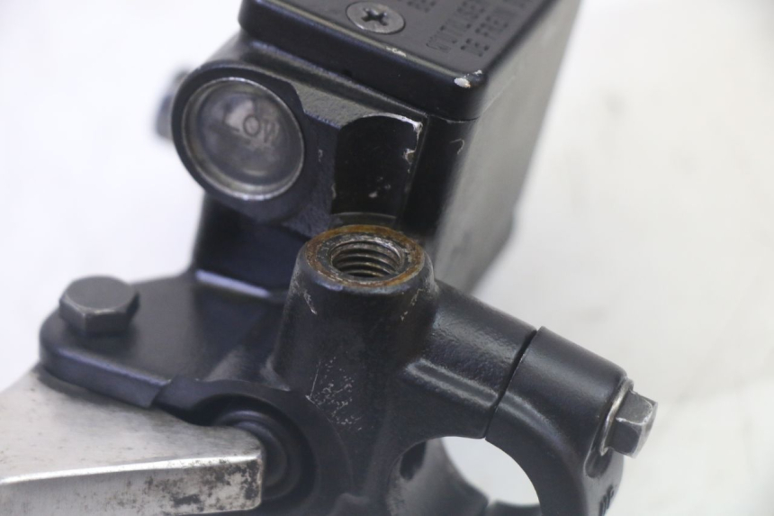 photo de ACHTERREM HOOFDREMSILINDER PEUGEOT SATELIS 125 (2013 - 2018) - Andere kijkhoek