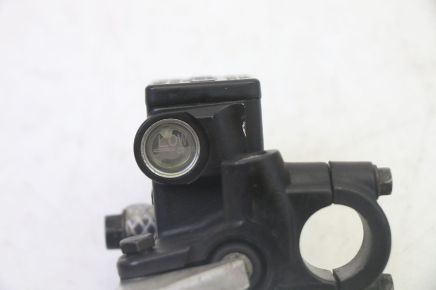 photo de ACHTERREM HOOFDREMSILINDER PEUGEOT SATELIS 125 (2010 - 2012) - Technische close-up