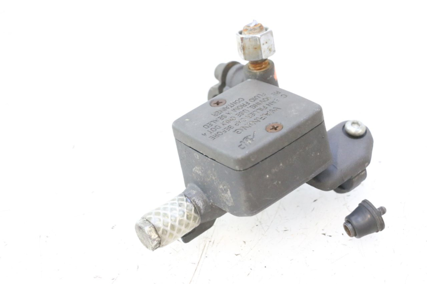 photo de ACHTERREM HOOFDREMSILINDER PEUGEOT SATELIS 125 (2006 - 2009) - Bevestigingspunten