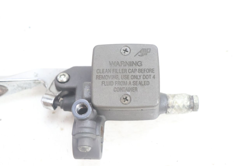 photo de ACHTERREM HOOFDREMSILINDER PEUGEOT SATELIS 125 (2006 - 2009) - Technische close-up