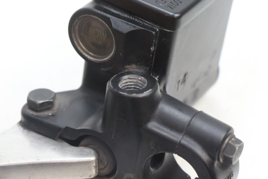 photo de ACHTERREM HOOFDREMSILINDER PEUGEOT SATELIS 125 (2006 - 2009) - Andere kijkhoek