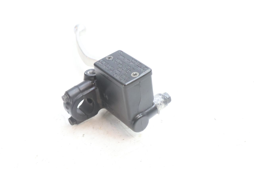 photo de ACHTERREM HOOFDREMSILINDER PEUGEOT SATELIS 125 (2006 - 2009) - Bevestigingspunten
