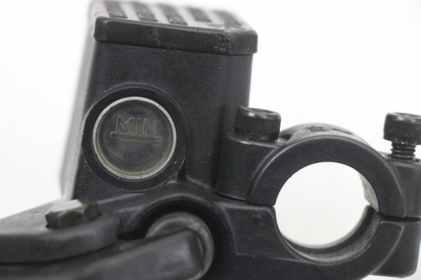 photo de ACHTERREM HOOFDREMSILINDER APRILIA SR CARB LC 2T 50 (2004 - 2012) - Andere kijkhoek