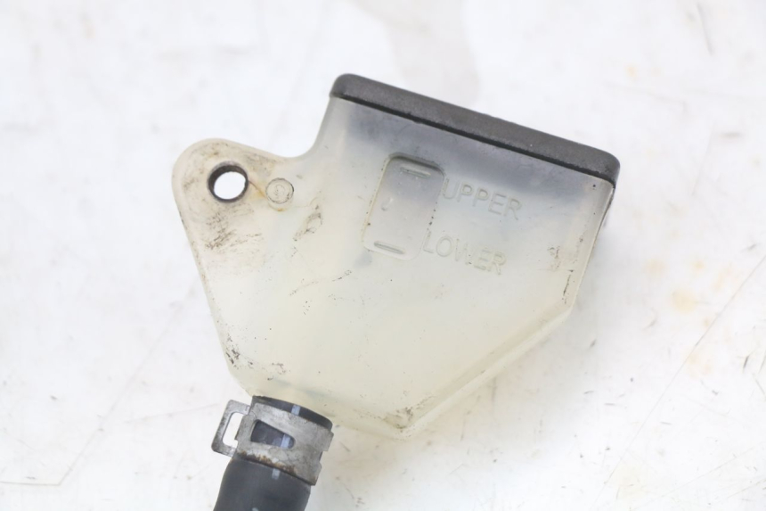 photo de ACHTERREM HOOFDREMSILINDER SUZUKI GS F 500 (2004 - 2007) - Zoom op gebruiksstaat