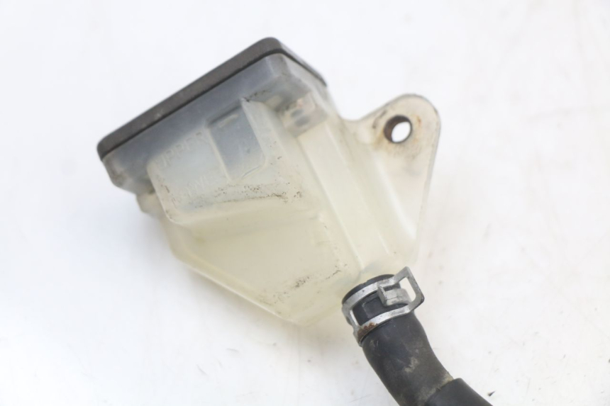 photo de ACHTERREM HOOFDREMSILINDER SUZUKI GS F 500 (2004 - 2007) - Technische close-up