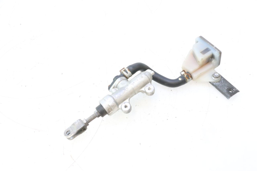 photo de ACHTERREM HOOFDREMSILINDER SUZUKI SV S 650 (2003 - 2009) - Andere kijkhoek