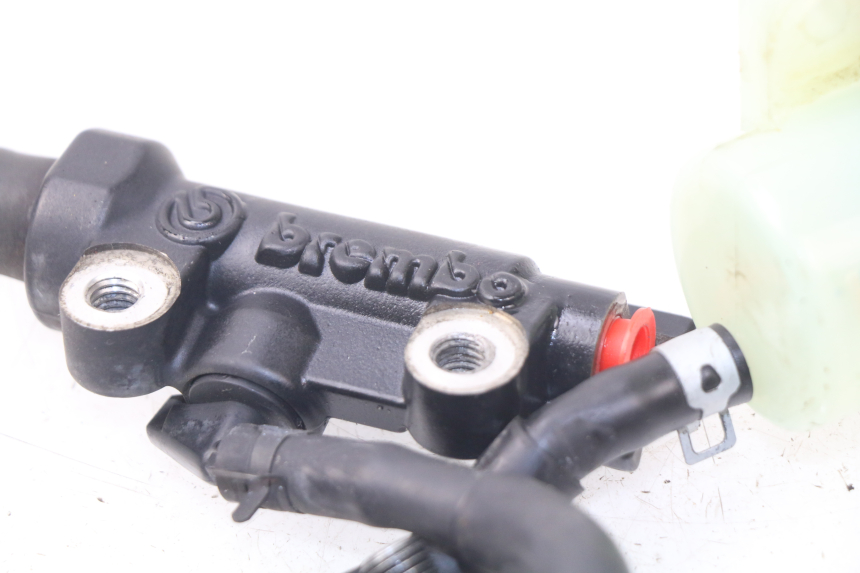 photo de ACHTERREM HOOFDREMSILINDER YAMAHA TDM ABS 900 (2002 - 2014) - Andere kijkhoek