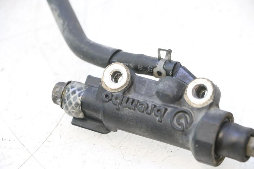 photo de ACHTERREM HOOFDREMSILINDER YAMAHA TDM ABS 900 (2002 - 2014) - Andere kijkhoek