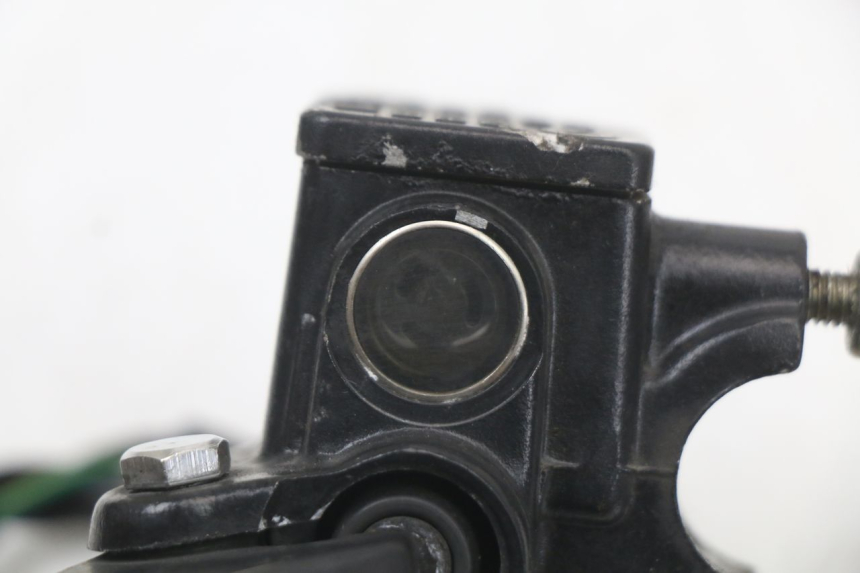 photo de ACHTERREM HOOFDREMSILINDER PEUGEOT TWEET 125 (2018 - 2021) - Bevestigingspunten