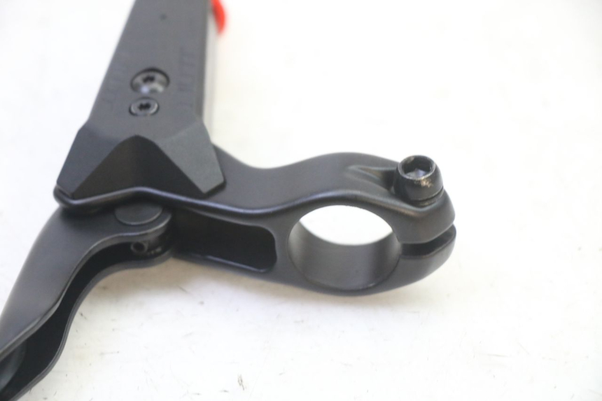 photo de ACHTERREM HOOFDREMSILINDER DUALTRON VICTOR LIMITED 1 - Technische close-up