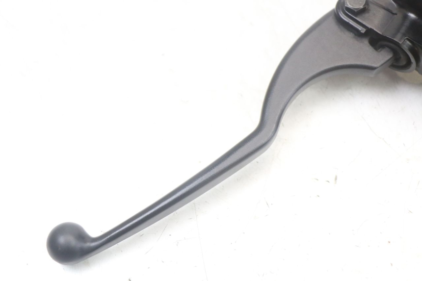 photo de ACHTERREM HOOFDREMSILINDER YAMAHA XMAX X-MAX ABS 125 (2017 - 2020) - Detail van het onderdeel