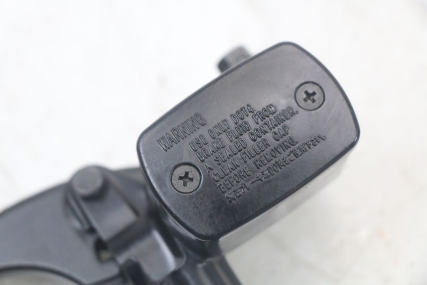 photo de ACHTERREM HOOFDREMSILINDER YAMAHA XMAX X-MAX ABS 125 (2017 - 2020) - Zoom op gebruiksstaat