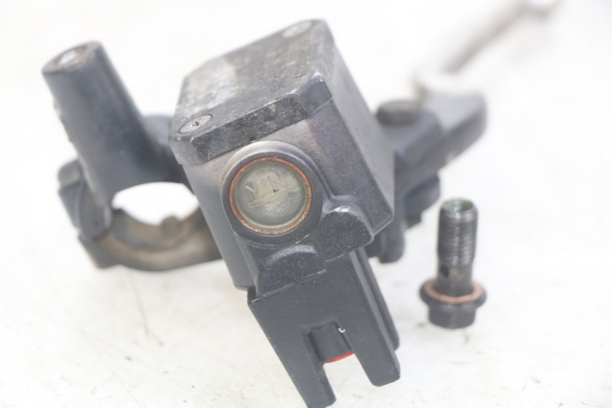 photo de ACHTERREM HOOFDREMSILINDER YAMAHA XMAX X-MAX 125 (2006 - 2009) - Andere kijkhoek