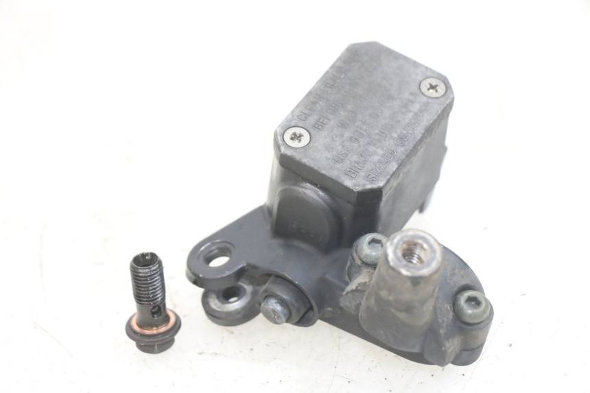 photo de ACHTERREM HOOFDREMSILINDER YAMAHA X-MAX XMAX 250 (2006 - 2009) - Technische close-up