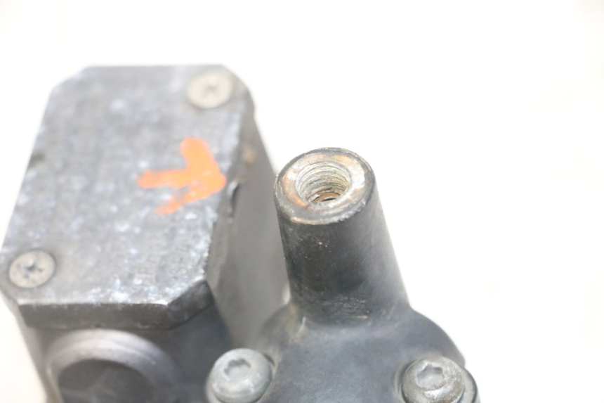 photo de ACHTERREM HOOFDREMSILINDER YAMAHA XMAX X-MAX 125 (2006 - 2009) - Andere kijkhoek