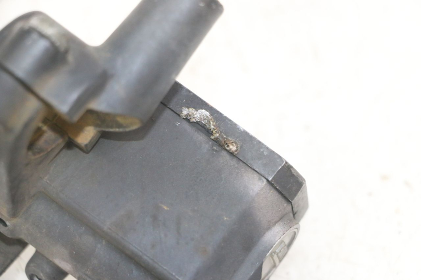 photo de ACHTERREM HOOFDREMSILINDER YAMAHA XMAX X-MAX 125 (2006 - 2009) - Bevestigingspunten