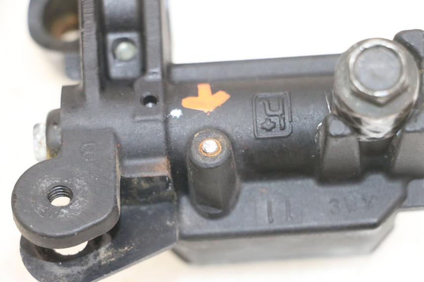 photo de ACHTERREM HOOFDREMSILINDER YAMAHA XMAX X-MAX 125 (2006 - 2009) - Technische close-up