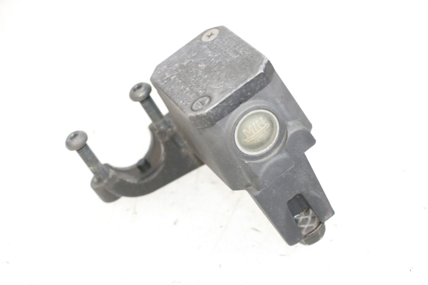 photo de ACHTERREM HOOFDREMSILINDER YAMAHA X-MAX XMAX 125 (2010 - 2013) - Technische close-up