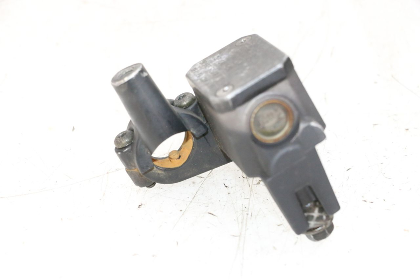 photo de ACHTERREM HOOFDREMSILINDER YAMAHA XMAX X-MAX 125 (2006 - 2009) - Technische close-up