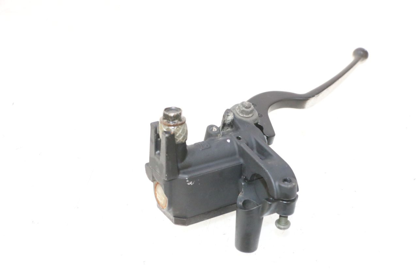 photo de ACHTERREM HOOFDREMSILINDER YAMAHA XMAX X-MAX 125 (2006 - 2009) - Bevestigingspunten