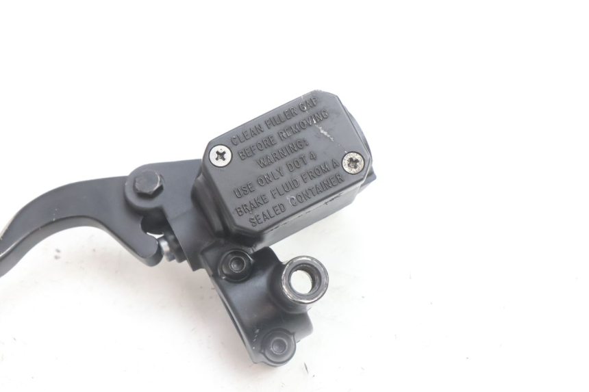 photo de ACHTERREM HOOFDREMSILINDER YAMAHA X-MAX XMAX 125 (2010 - 2013) - Detail van het onderdeel