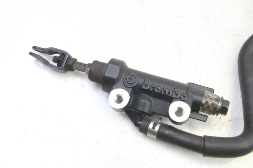 photo de ACHTERREM HOOFDREMSILINDER YAMAHA XJ6 ABS 600 (2008 - 2016) - Detail van het onderdeel