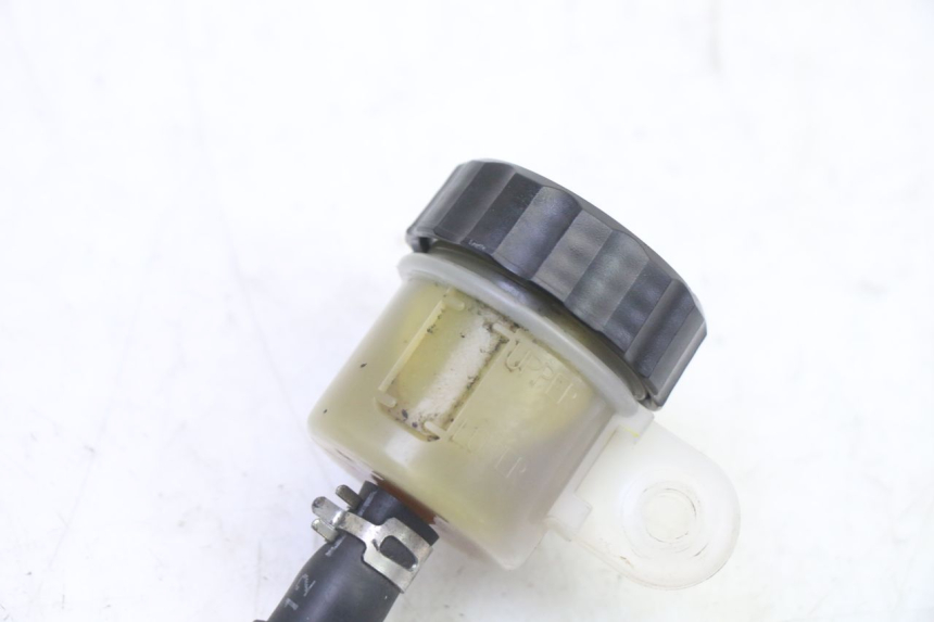 photo de ACHTERREM HOOFDREMSILINDER YAMAHA XJ6 ABS 600 (2008 - 2016) - Zoom op gebruiksstaat