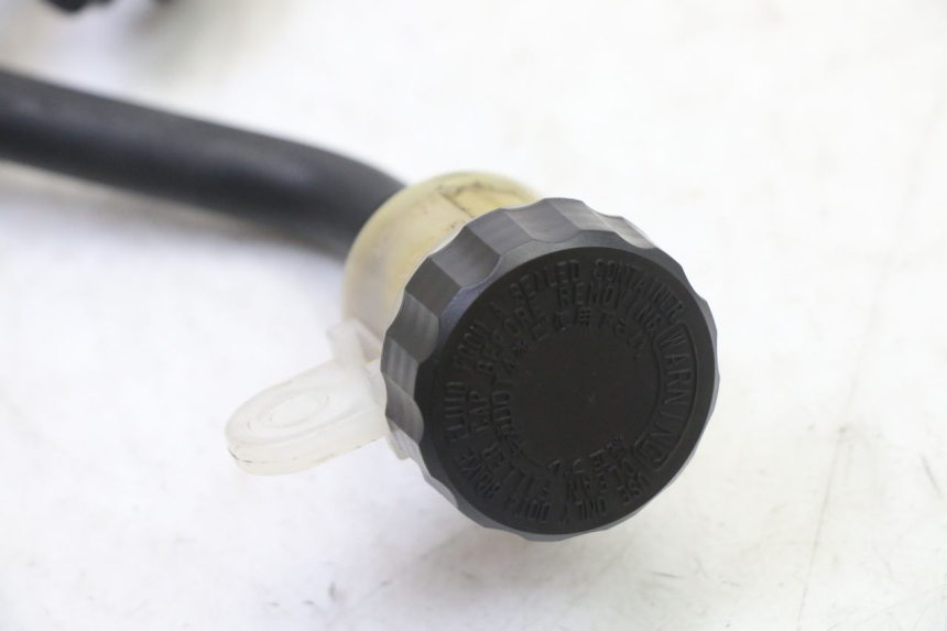 photo de ACHTERREM HOOFDREMSILINDER YAMAHA XJ6 ABS 600 (2008 - 2016) - Andere kijkhoek