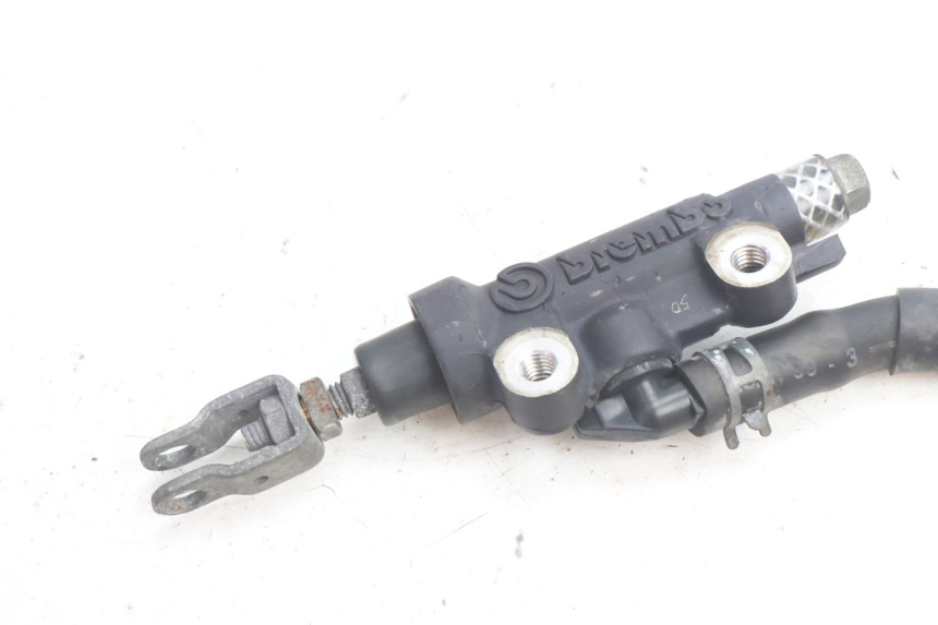 photo de ACHTERREM HOOFDREMSILINDER YAMAHA XJR 1300 (1998 - 2002) - Detail van het onderdeel