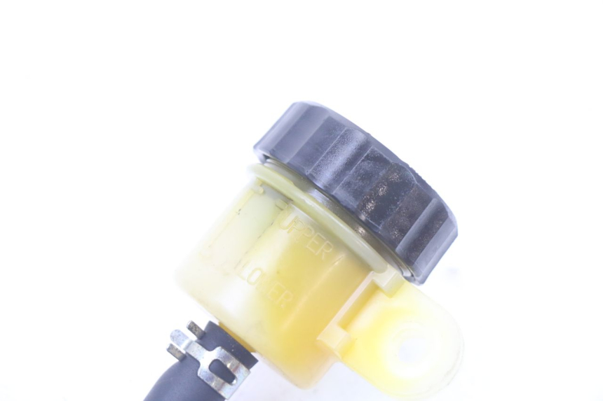 photo de ACHTERREM HOOFDREMSILINDER YAMAHA XJ6 600 (2008 - 2016) - Zoom op gebruiksstaat