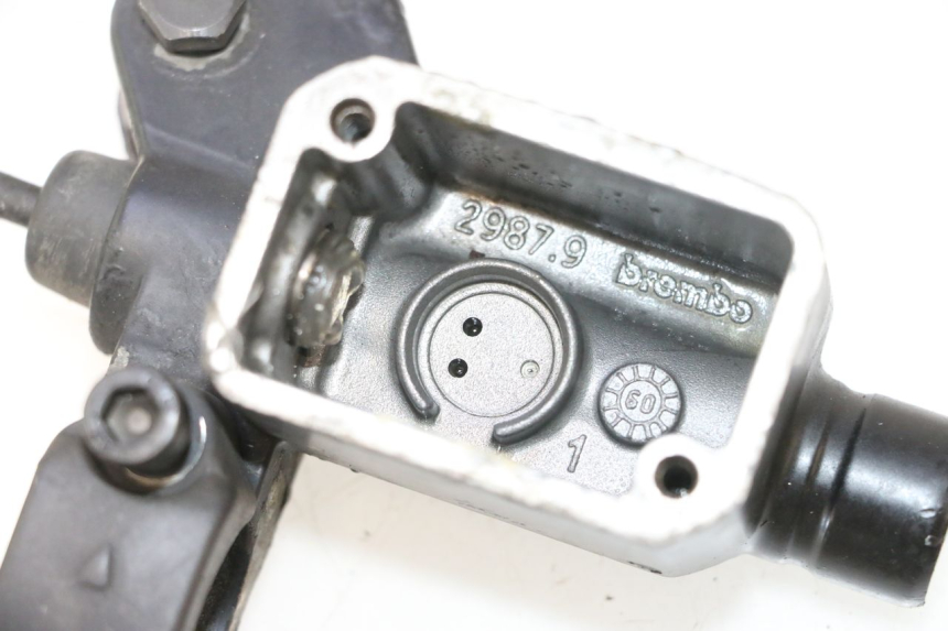 photo de ACHTERREM HOOFDREMSILINDER YAMAHA YP MAJESTY 125 (2007 - 2010) - Kenmerkende details