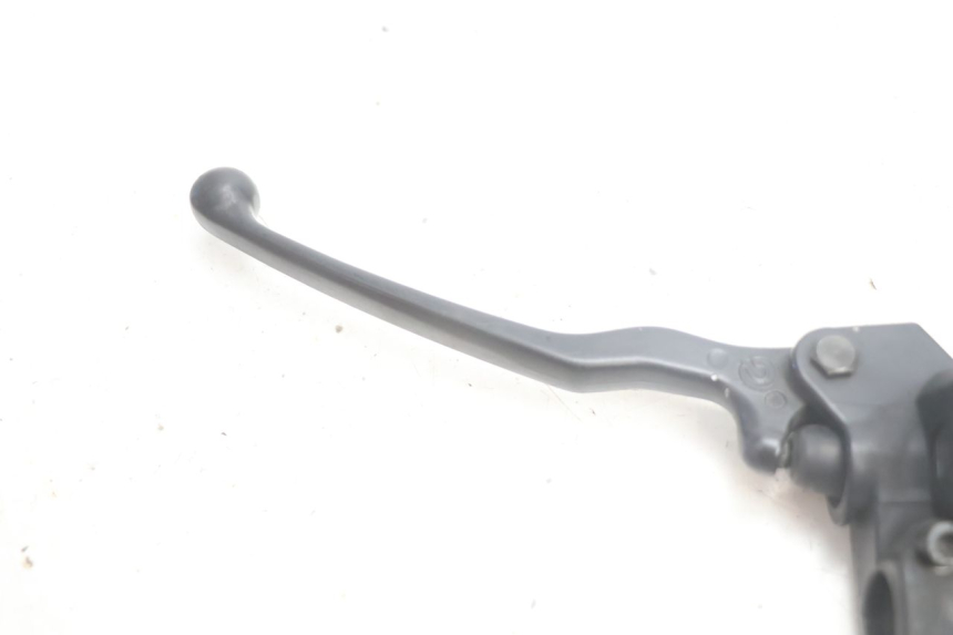 photo de ACHTERREM HOOFDREMSILINDER YAMAHA YP MAJESTY 125 (2002 - 2006) - Detail van het onderdeel