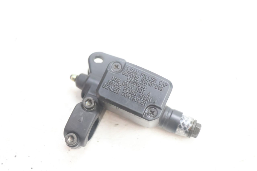 photo de ACHTERREM HOOFDREMSILINDER YAMAHA YP MAJESTY 125 (2002 - 2006) - Detail van het onderdeel