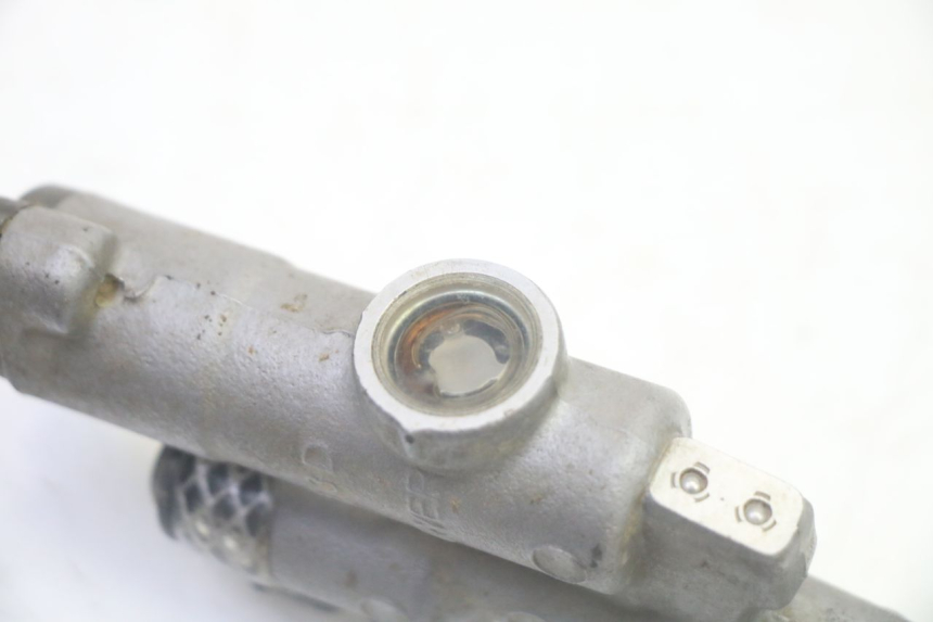 photo de ACHTERREM HOOFDREMSILINDER YAMAHA YZ-F YZF 250 (2014 - 2018) - Andere kijkhoek