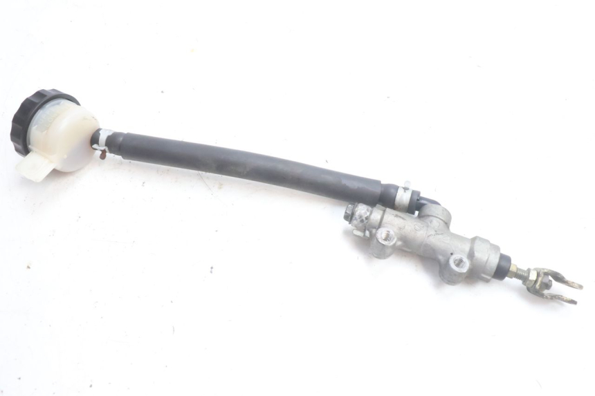 photo de ACHTERREM HOOFDREMSILINDER KAWASAKI ZZR 600 (1995 - 2004) - Andere kijkhoek