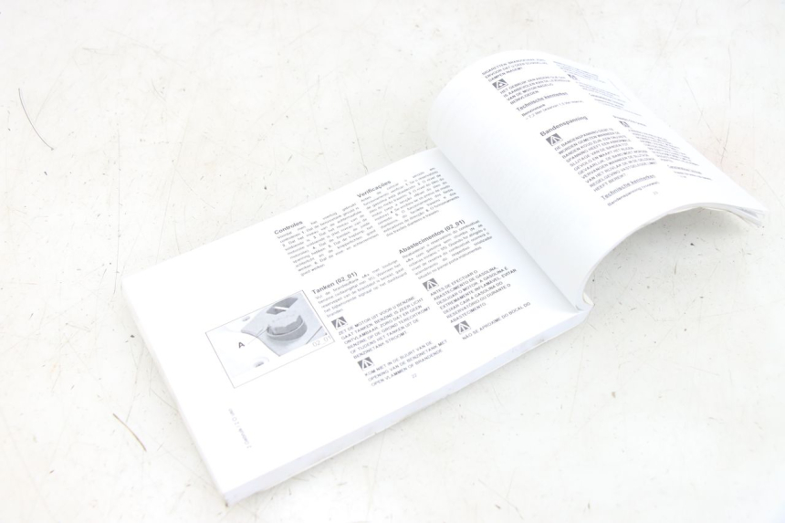 photo de GEBRUIKERSHANDLEIDING PIAGGIO FLY 125 (2005 - 2012) - Bevestigingspunten